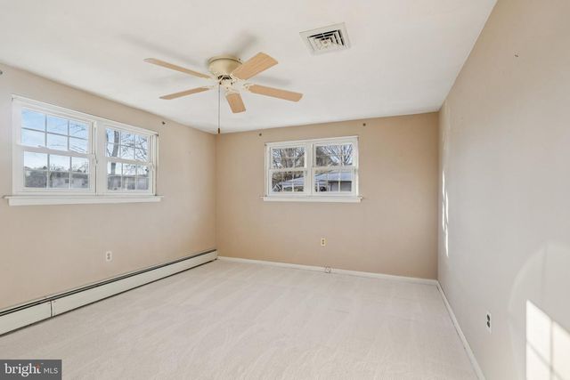 833 VALLEY RD, Warminster, PA 18974