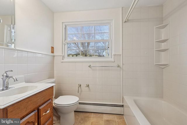 833 VALLEY RD, Warminster, PA 18974