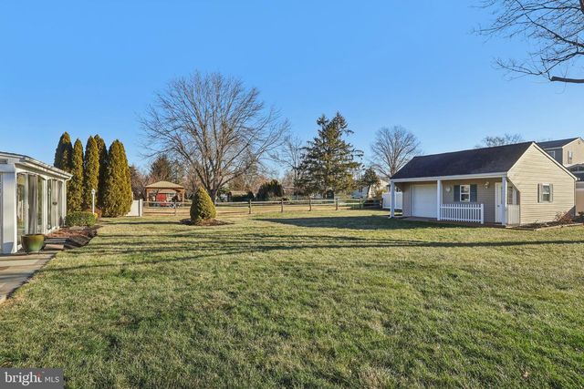 833 VALLEY RD, Warminster, PA 18974