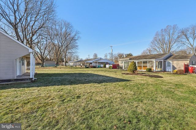 833 VALLEY RD, Warminster, PA 18974