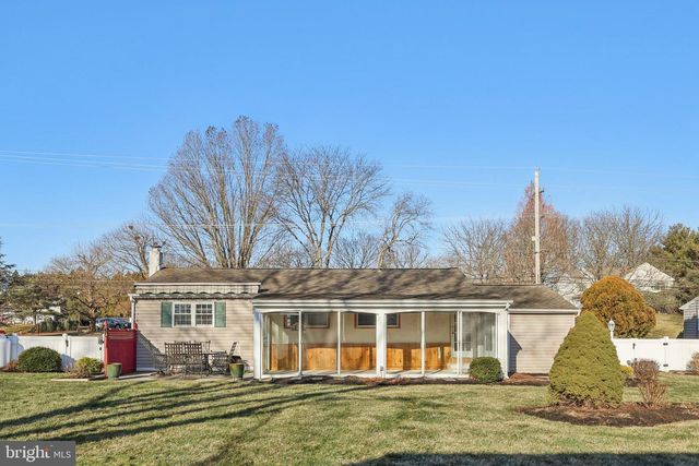 833 VALLEY RD, Warminster, PA 18974