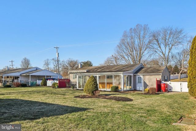 833 VALLEY RD, Warminster, PA 18974