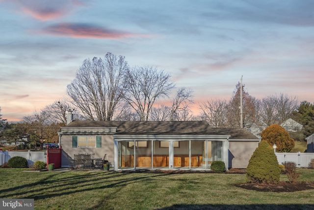 833 VALLEY RD, Warminster, PA 18974