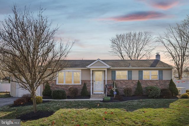 833 VALLEY RD, Warminster, PA 18974