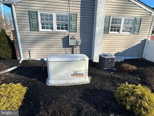 833 VALLEY RD, Warminster, PA 18974