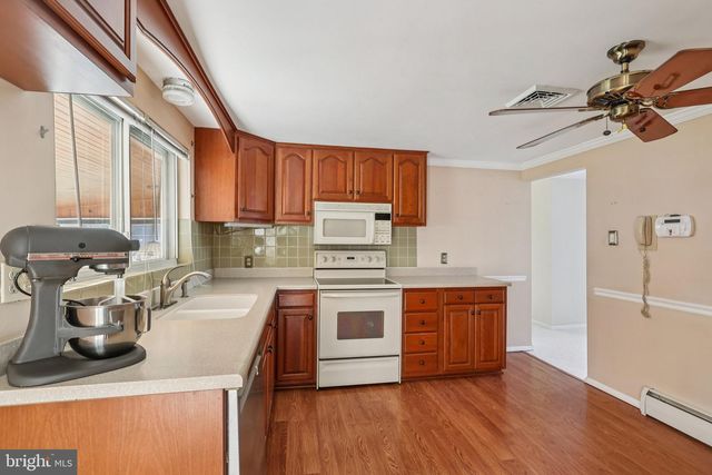 833 VALLEY RD, Warminster, PA 18974