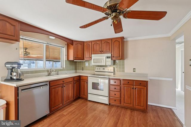 833 VALLEY RD, Warminster, PA 18974