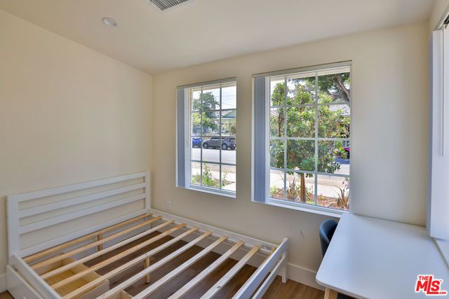 1237 W 25th Street, Los Angeles, CA 90007