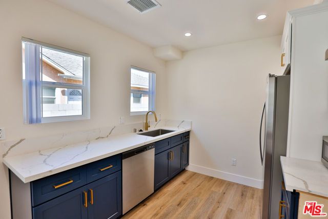 1237 W 25th Street, Los Angeles, CA 90007
