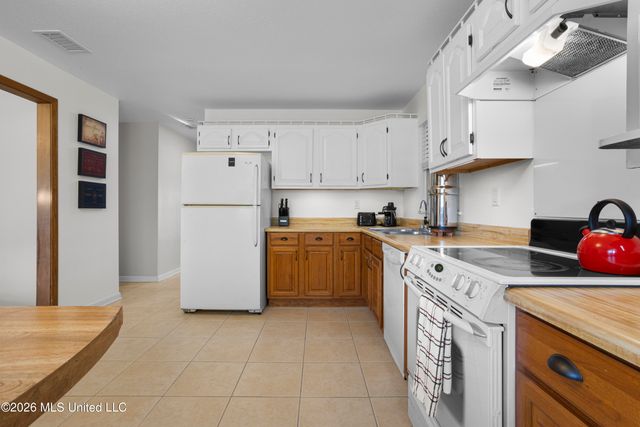 2315 Meadowbrook Street, Pascagoula, MS 39567