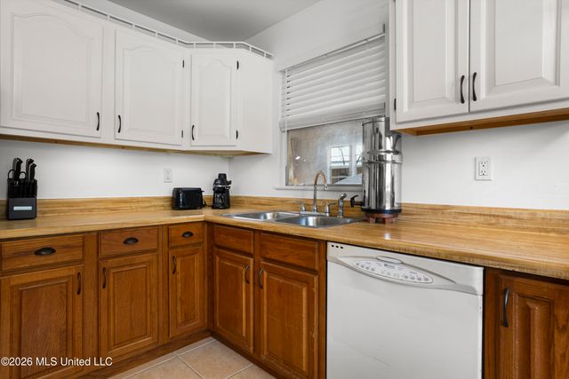 2315 Meadowbrook Street, Pascagoula, MS 39567