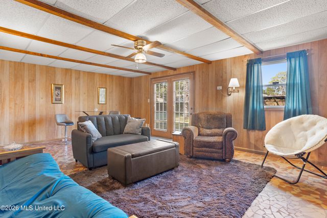 2315 Meadowbrook Street, Pascagoula, MS 39567