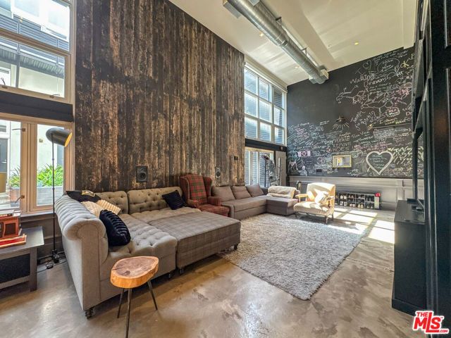 1037 N Laurel Avenue 10, West Hollywood, CA 90046