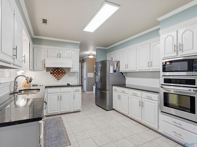 2301 Warwick Avenue SW, Decatur, AL 35603
