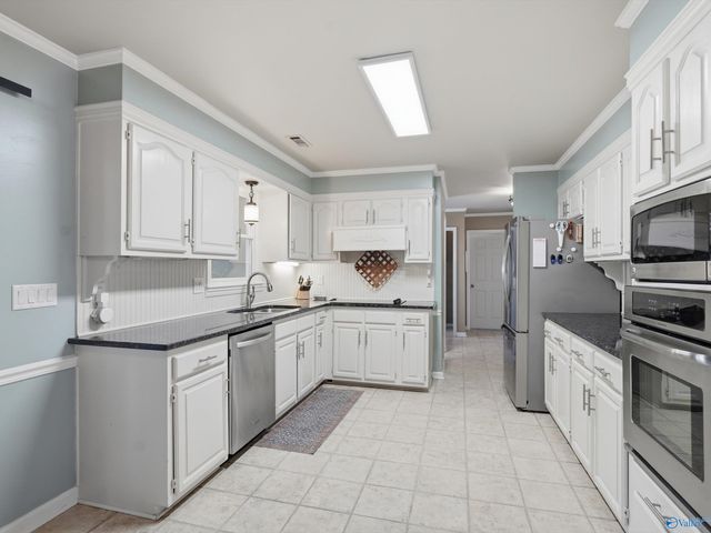 2301 Warwick Avenue SW, Decatur, AL 35603
