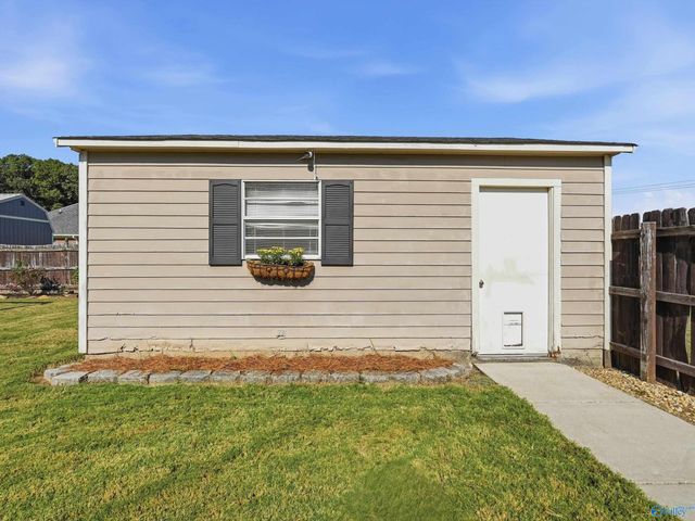 2301 Warwick Avenue SW, Decatur, AL 35603