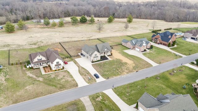 4155 Ironwood Dr, Greenbrier, TN 37073