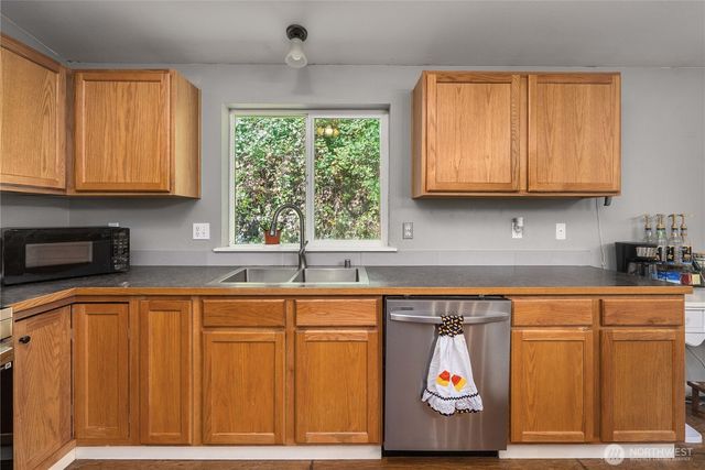 197 Mox Chehalis Road, Elma, WA 98541