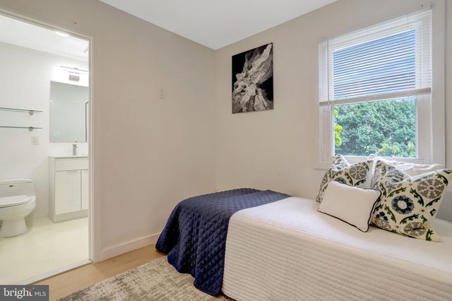 2113 N LINCOLN ST, Arlington, VA 22207