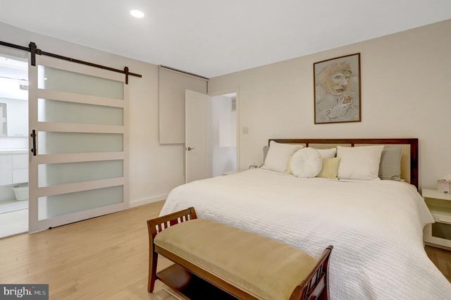 2113 N LINCOLN ST, Arlington, VA 22207