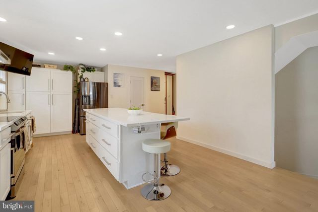 2113 N LINCOLN ST, Arlington, VA 22207