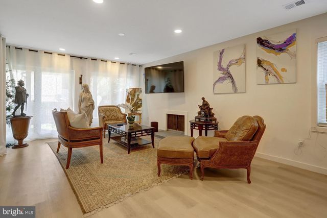 2113 N LINCOLN ST, Arlington, VA 22207