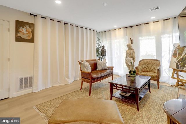2113 N LINCOLN ST, Arlington, VA 22207