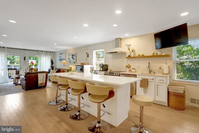 2113 N LINCOLN ST, Arlington, VA 22207