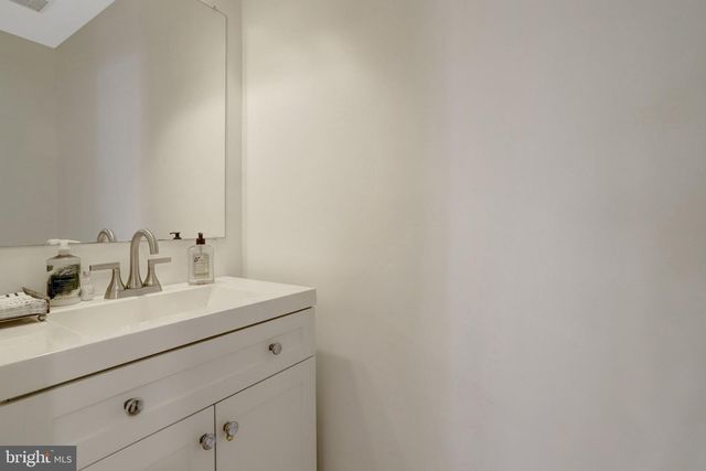 2113 N LINCOLN ST, Arlington, VA 22207