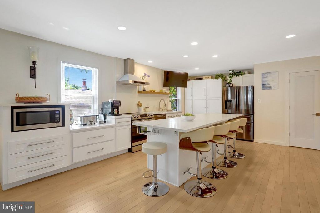 2113 N LINCOLN ST, Arlington, VA 22207
