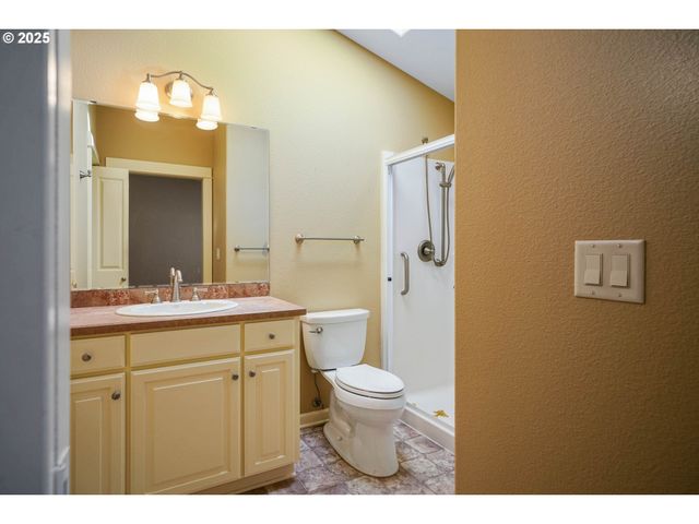 736 Se SAINT ANDREWS Ln, Dallas, OR 97338