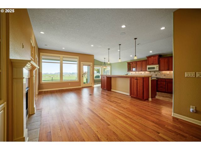 736 Se SAINT ANDREWS Ln, Dallas, OR 97338