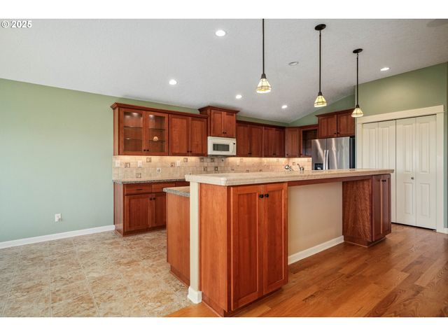 736 Se SAINT ANDREWS Ln, Dallas, OR 97338