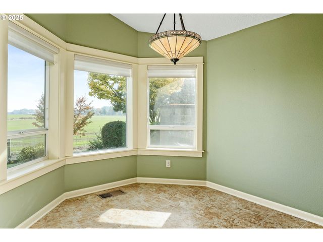 736 Se SAINT ANDREWS Ln, Dallas, OR 97338