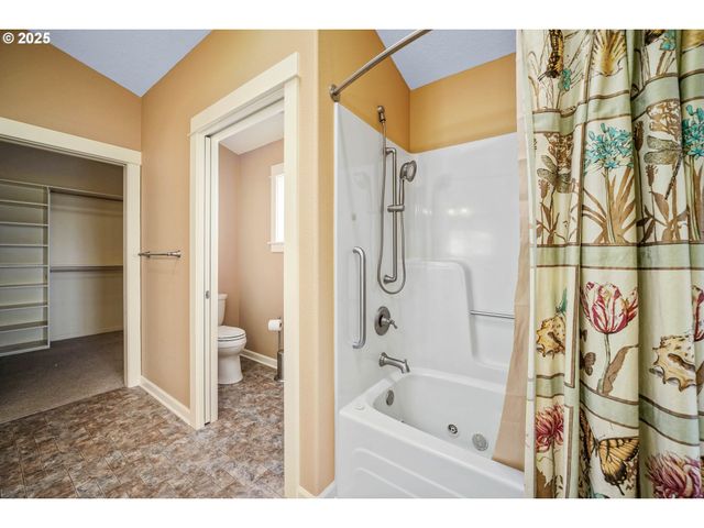 736 Se SAINT ANDREWS Ln, Dallas, OR 97338