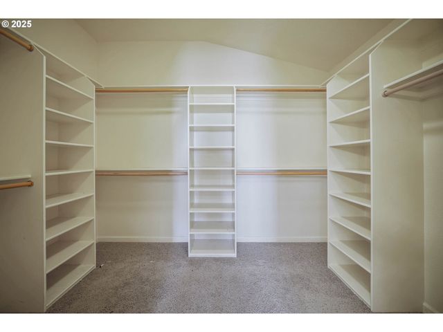 736 Se SAINT ANDREWS Ln, Dallas, OR 97338