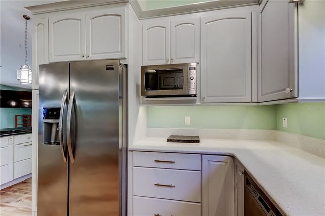 9466 127TH AVENUE, Largo, FL 33773