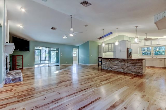 9466 127TH AVENUE, Largo, FL 33773