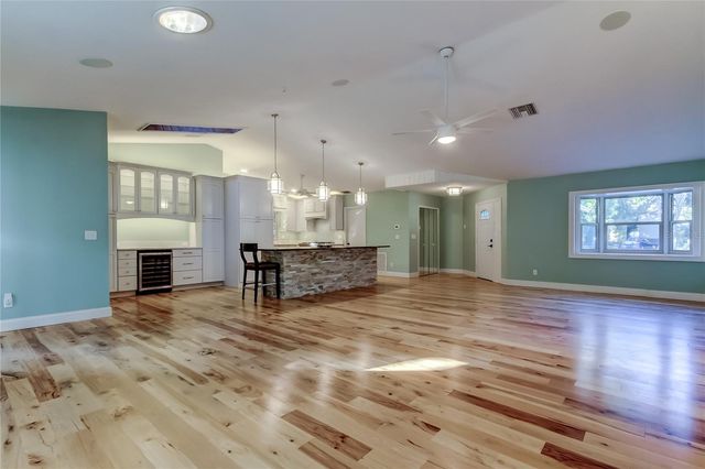 9466 127TH AVENUE, Largo, FL 33773