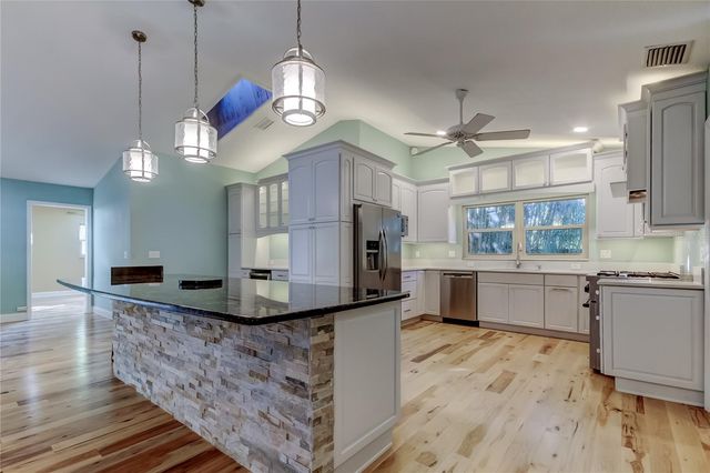 9466 127TH AVENUE, Largo, FL 33773