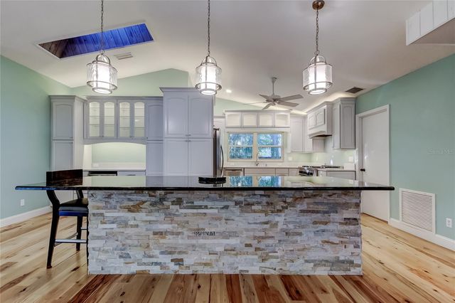 9466 127TH AVENUE, Largo, FL 33773