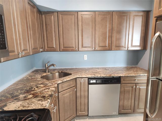 334 Artist Lake Drive, Middle Island, NY 11953