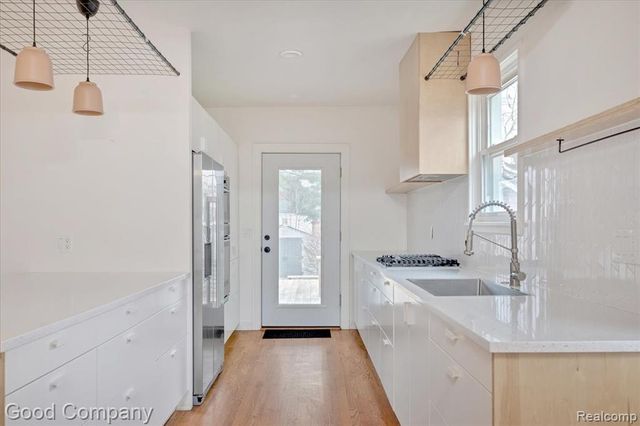 271 E Woodland Street, Ferndale, MI 48220