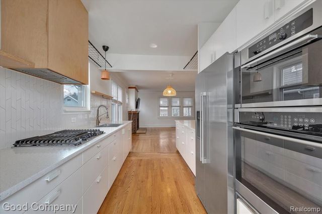 271 E Woodland Street, Ferndale, MI 48220