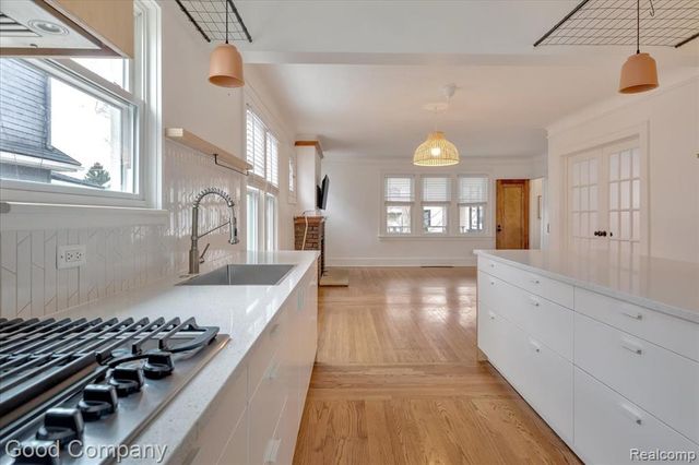 271 E Woodland Street, Ferndale, MI 48220