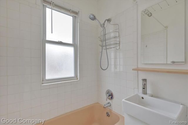 271 E Woodland Street, Ferndale, MI 48220