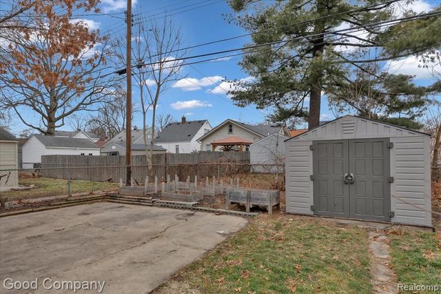 271 E Woodland Street, Ferndale, MI 48220