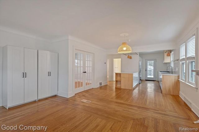 271 E Woodland Street, Ferndale, MI 48220