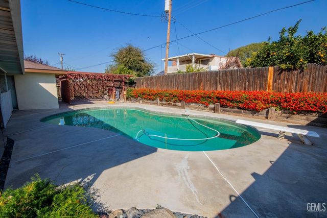 4512 Skye Drive, Bakersfield, CA 93308