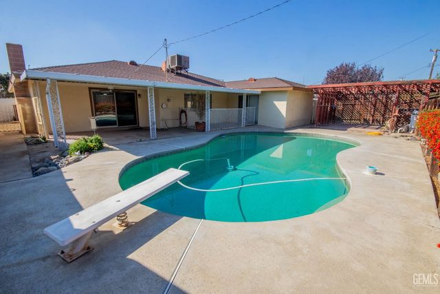 4512 Skye Drive, Bakersfield, CA 93308
